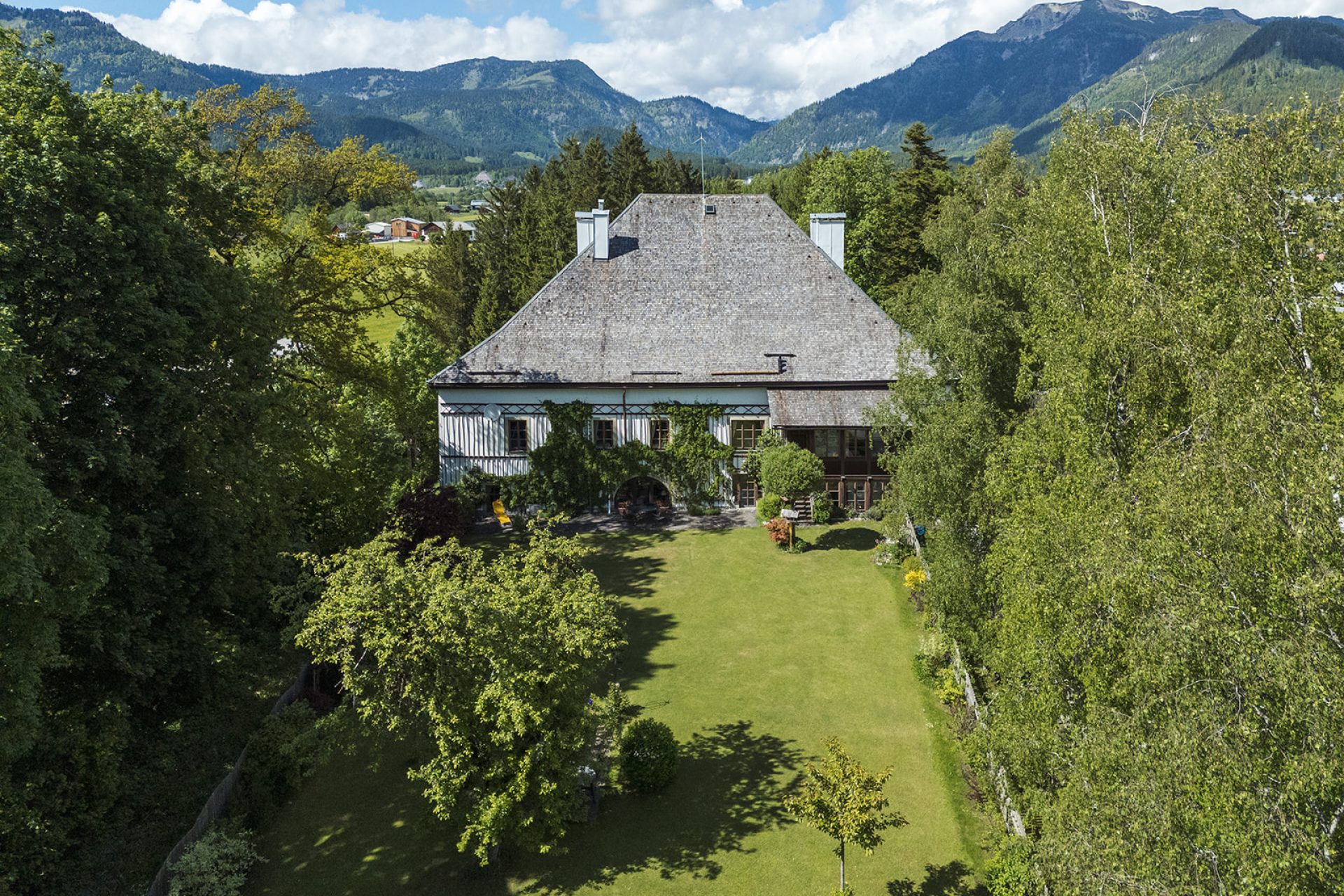 Schloss_Grubegg_003_20250526_154814_opt
